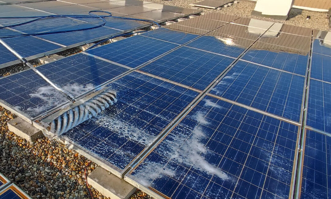 Pulizia impianti fotovoltaici: perché è fondamentale per mantenere alta la resa energetica
